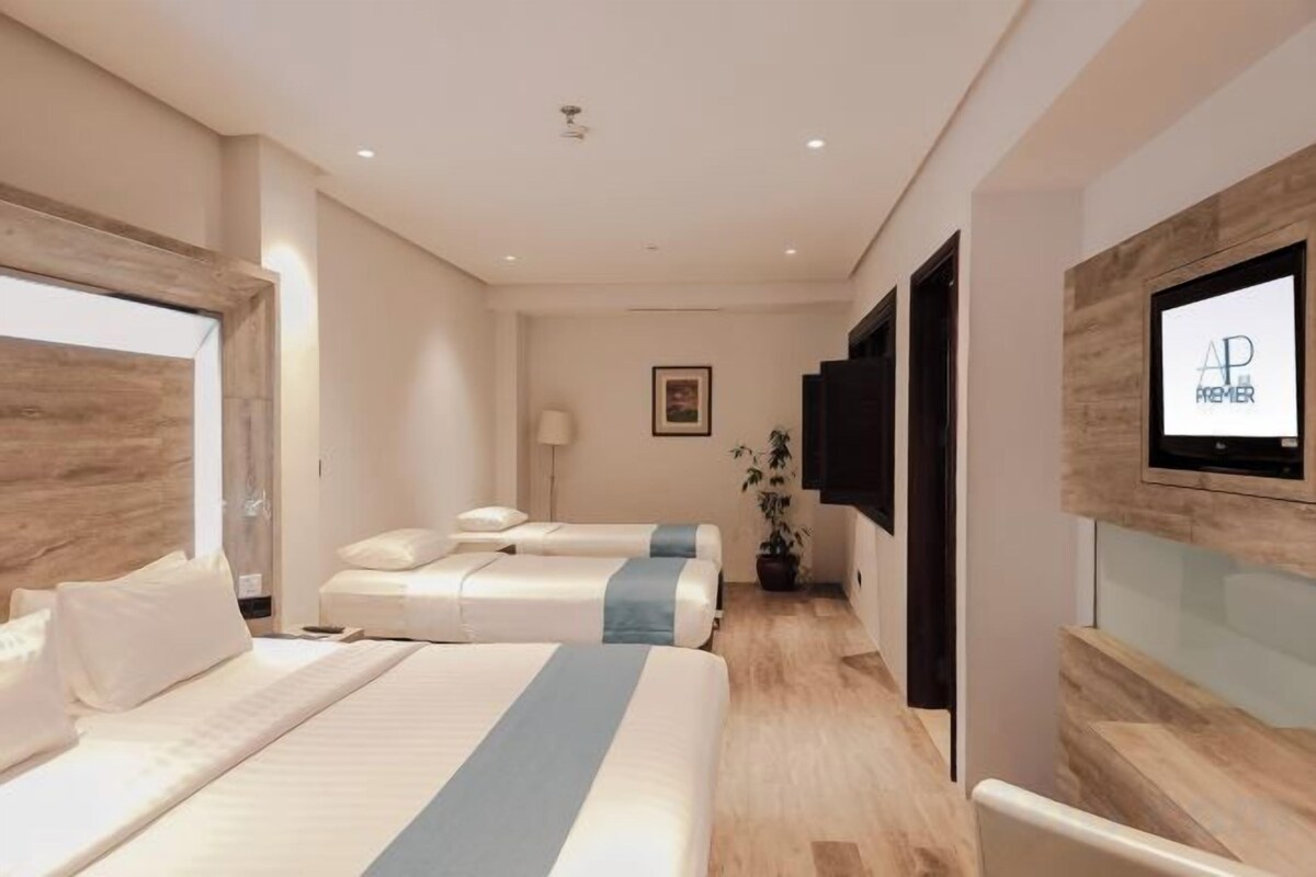 1 bedroom, in-room safe, desk, blackout curtains