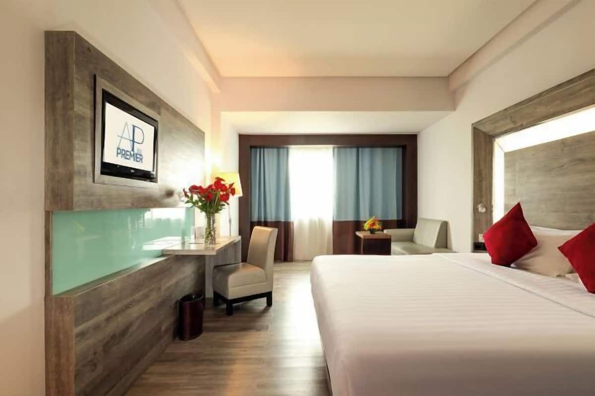 1 bedroom, in-room safe, desk, blackout curtains