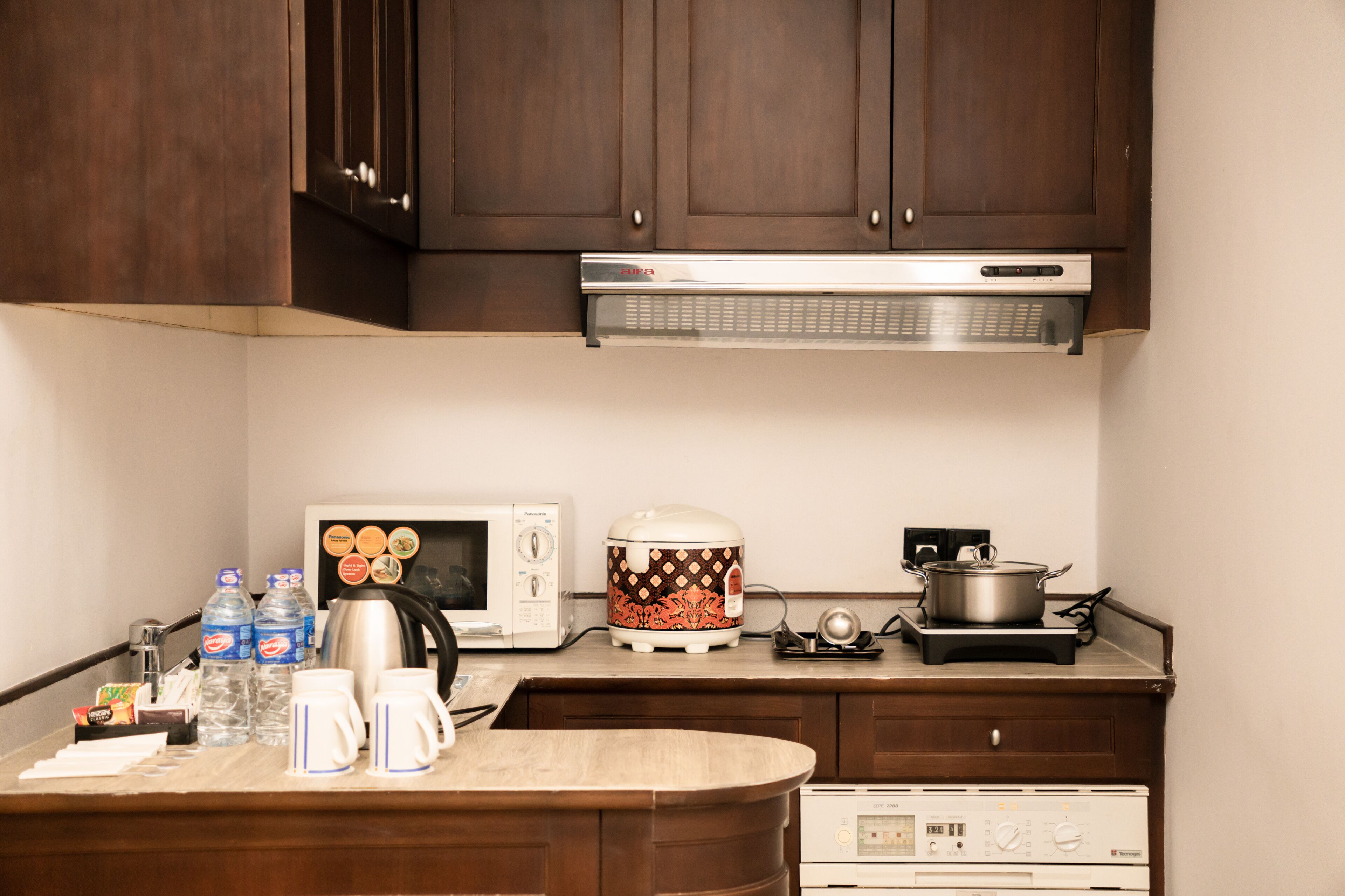 family suite, multiple beds | private kitchenette | mini-fridge, coffee/tea maker, electric kettle