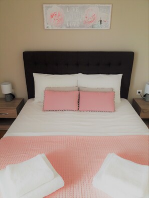 1 bedroom, desk, iron/ironing board, free cots/infant beds - Sea La Vie Maisonette (Kavala)