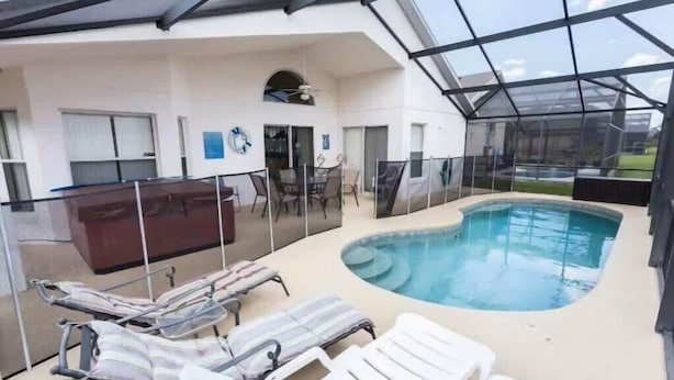 Piscine extérieure