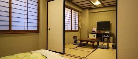 Tradisjonelt rom, røyk | Skrivebord, wi-fi (inkludert) og sengetøy