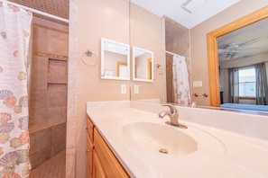 Combined shower/tub