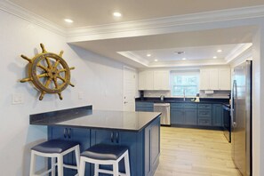 Fridge, microwave, dishwasher, coffee/tea maker