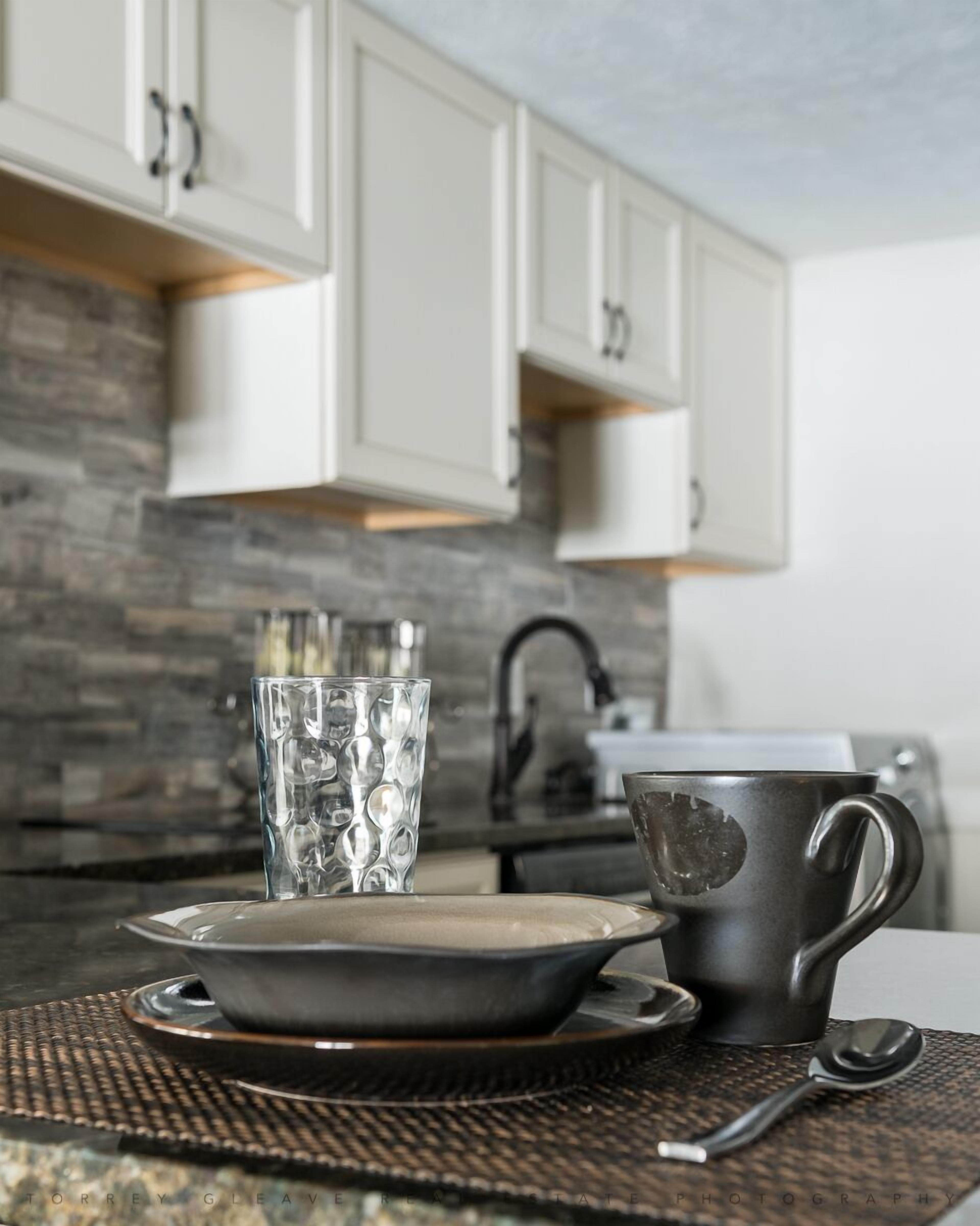 Full-sized fridge, microwave, stovetop, dishwasher