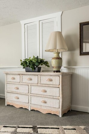 Interior - Large Bountiful Studio (Bountiful)