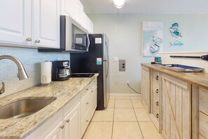 Fridge, microwave, oven, coffee/tea maker