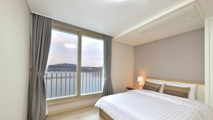 Pearl, Sapphire, Ruby- Extra Person Charge Pay On Site | Premium bedding, WiFi (free) - Geoje Jisefo Family Residence (Geoje)
