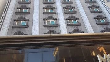 Mặt tiền nơi lưu trú