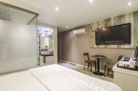 Standard Room | Desk, soundproofing, WiFi. Cube Hotel