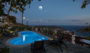 Seasonal outdoor pool, pool umbrellas, sun loungers - Villa Pelagos (Sifnos)
