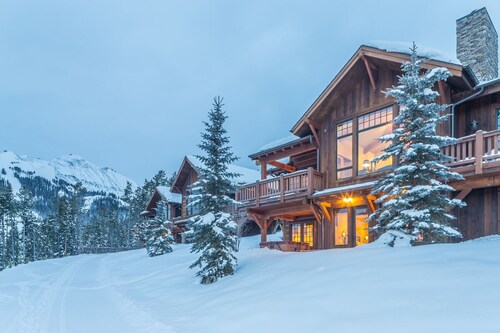 Ski-In/Ski-Out Townhome | Hot Tub