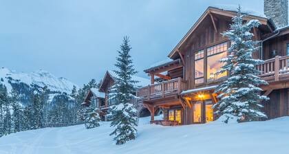 Ski-In/Ski-Out Townhome | Hot Tub