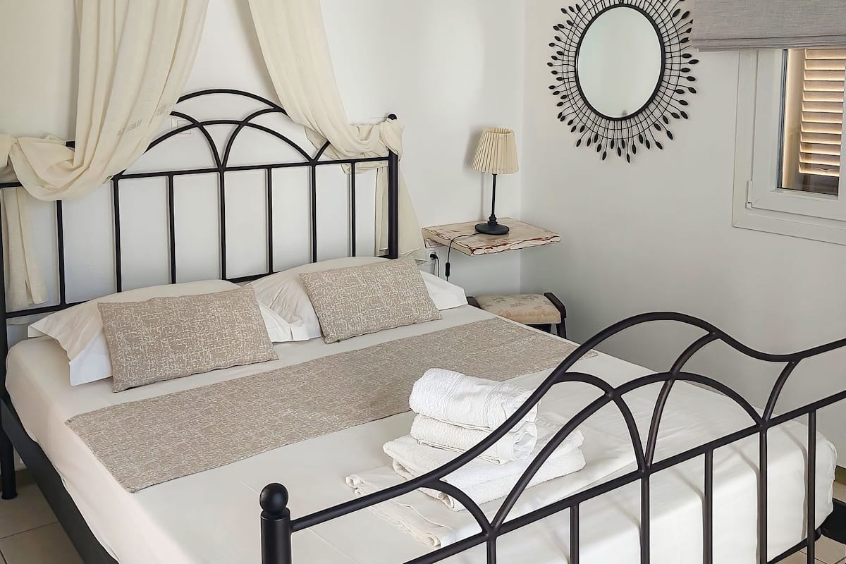 Standard Triple Room | Soundproofing, iron/ironing board, free WiFi, bed sheets