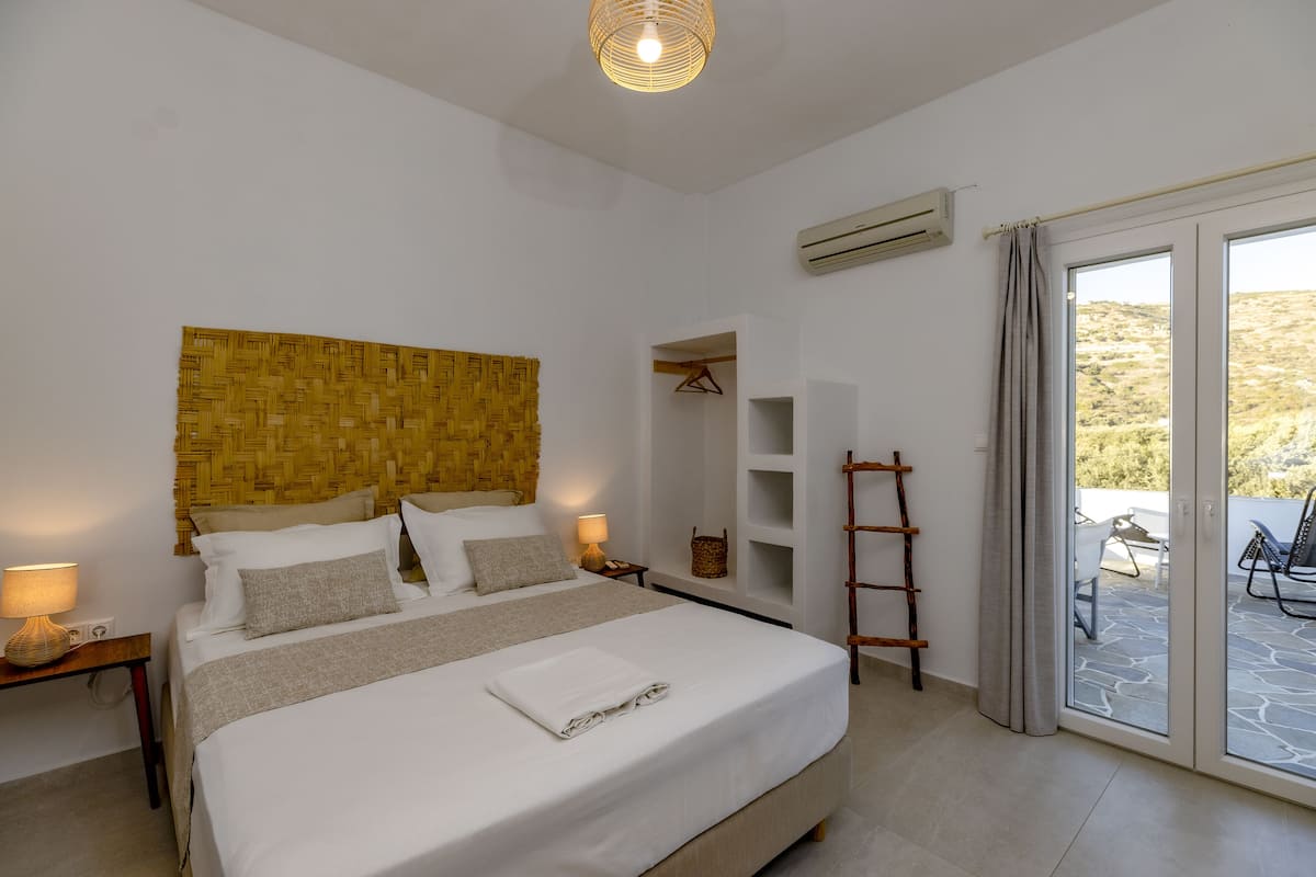 Deluxe Studio | Soundproofing, iron/ironing board, free WiFi, bed sheets