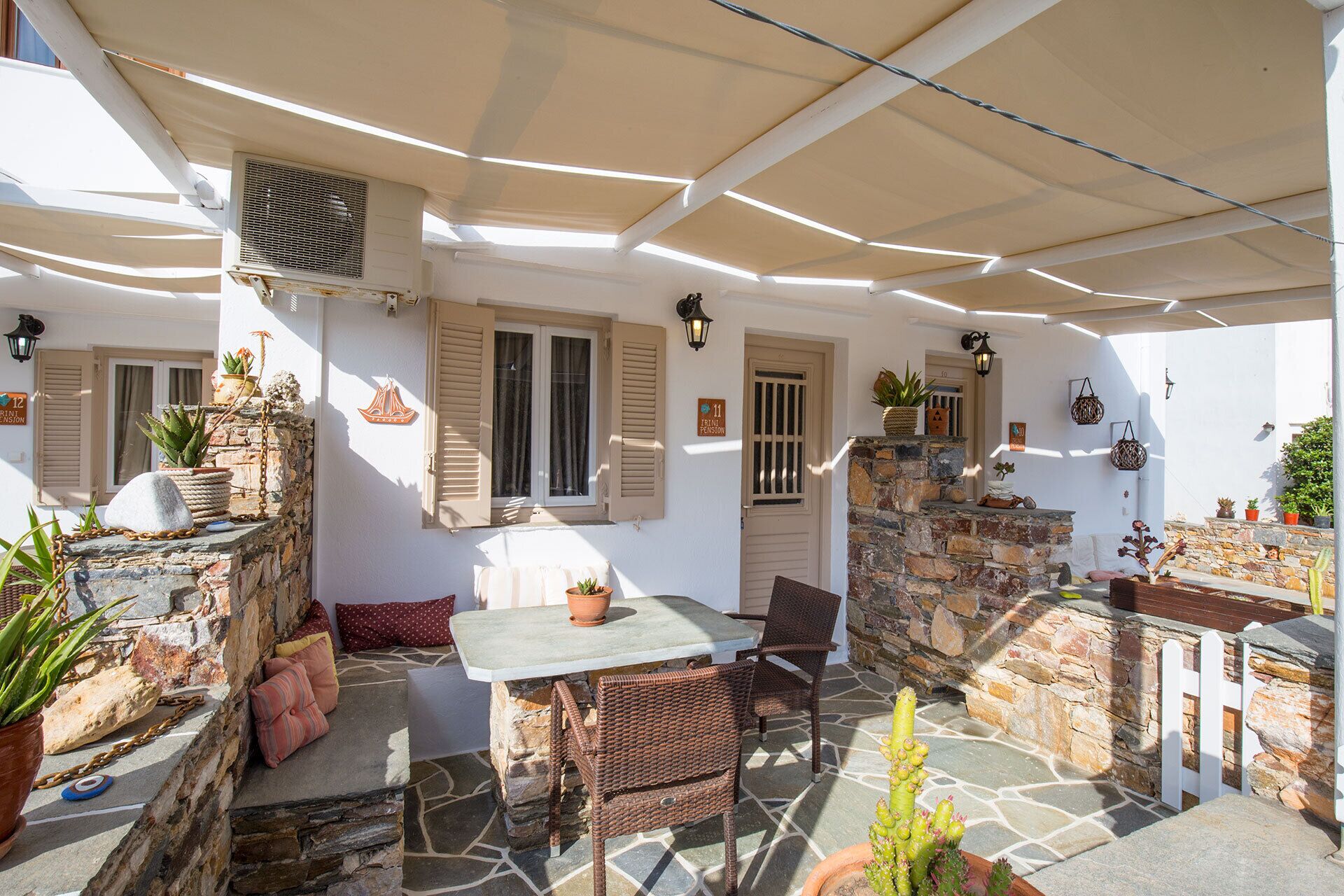 غرفة عادية ثلاثية | شرفة/رواق