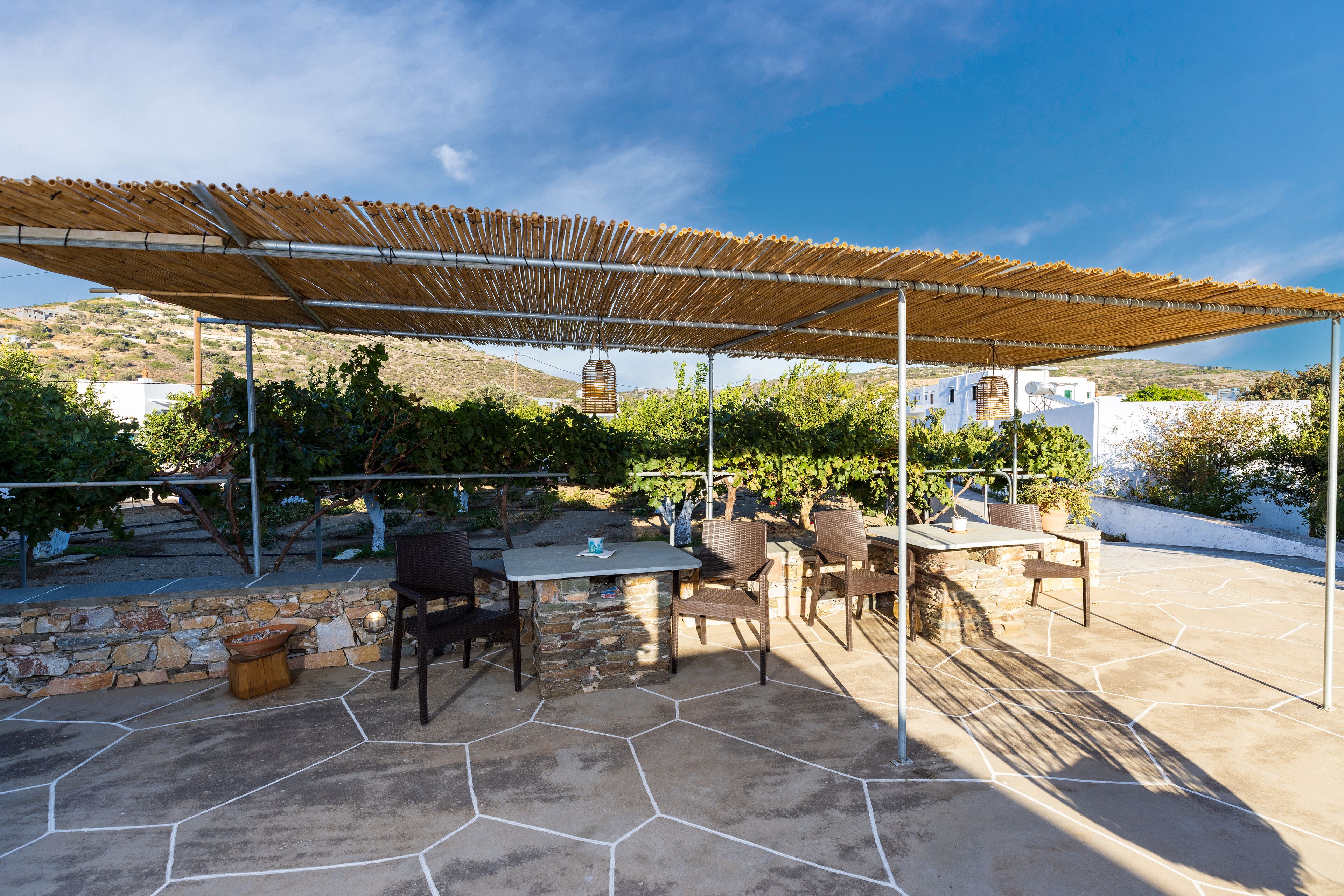 غرفة كلاسيكية مزدوجة أو بسريرين منفصلين - منظر للحديقة | تجهيزات عازلة للصوت ومكواة/لوح كي وواي فاي مجانًا وملاءات أسرّة