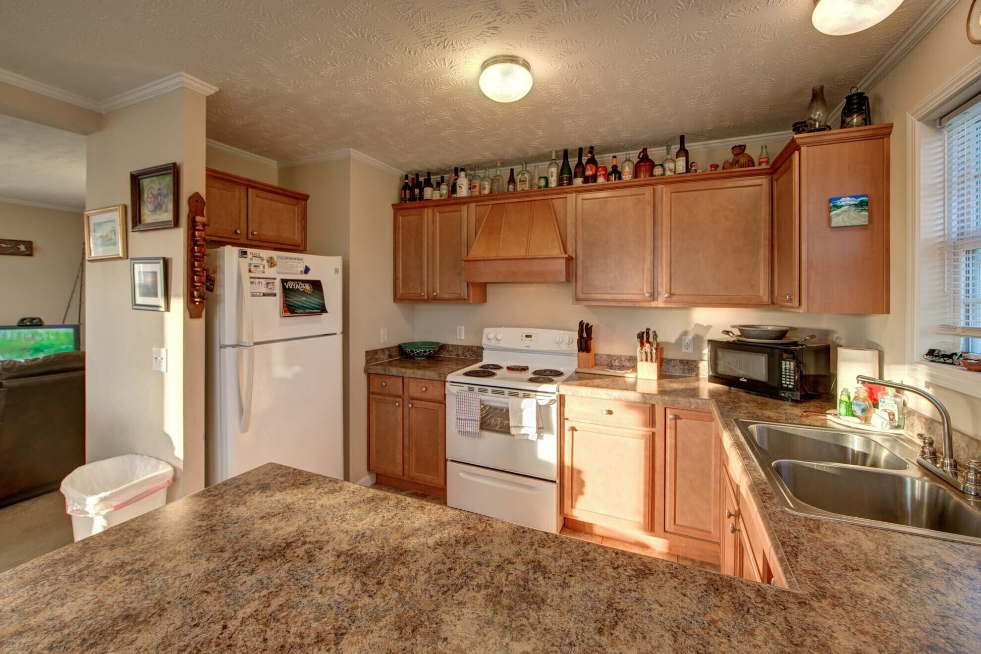 well-located beach cottage with a boat ramp access
