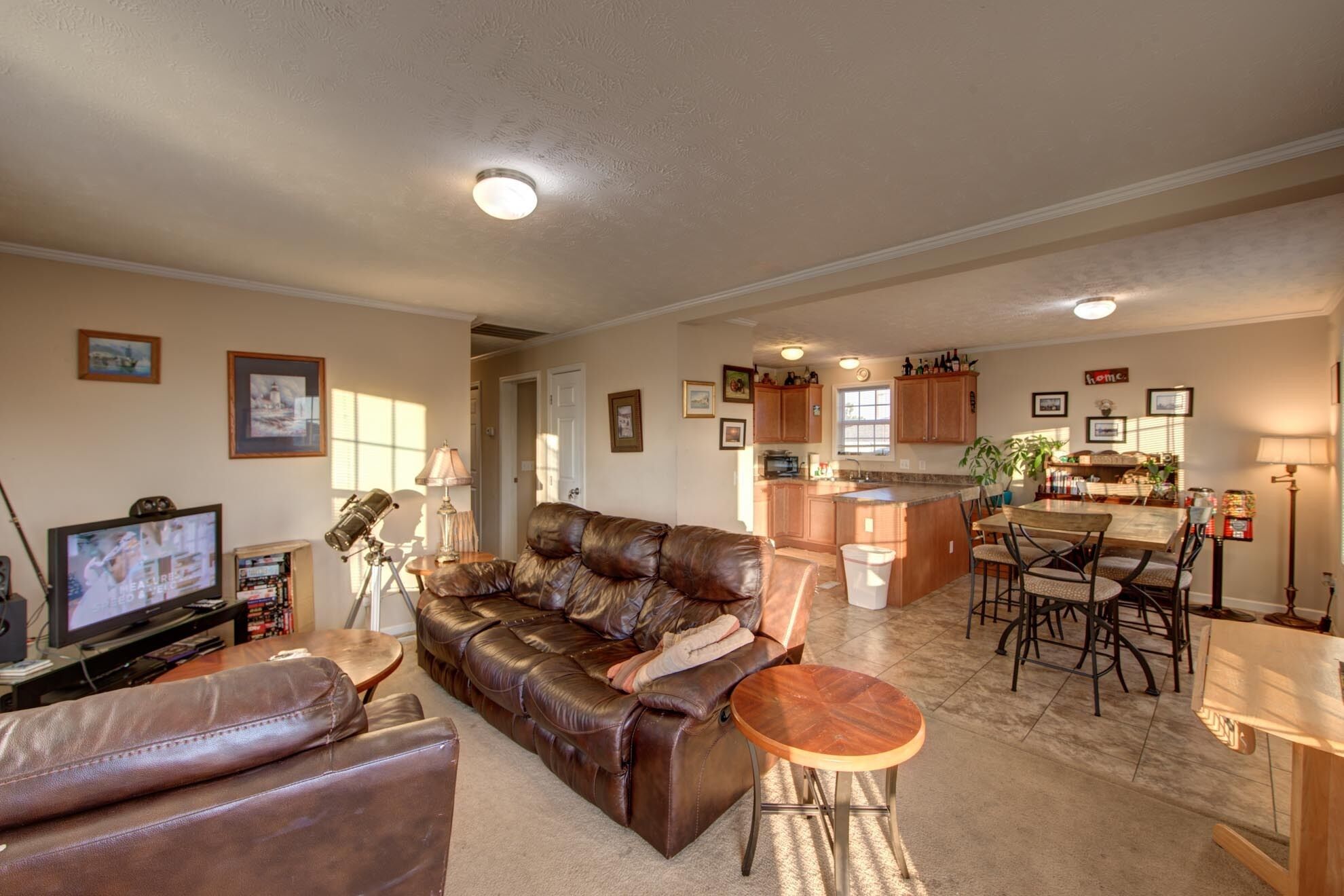well-located beach cottage with a boat ramp access
