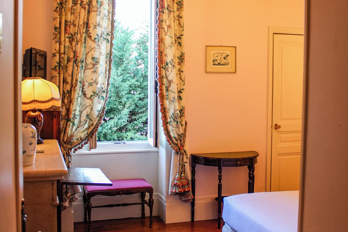 Camera doppia, 1 letto matrimoniale, bagno privato | Biancheria da letto di alta qualità, con stile personalizzato