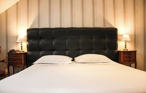 Comfort Double Room | Premium bedding, individually decorated, individually furnished, desk - Hôtel La Villa Fleurie (Beaune)