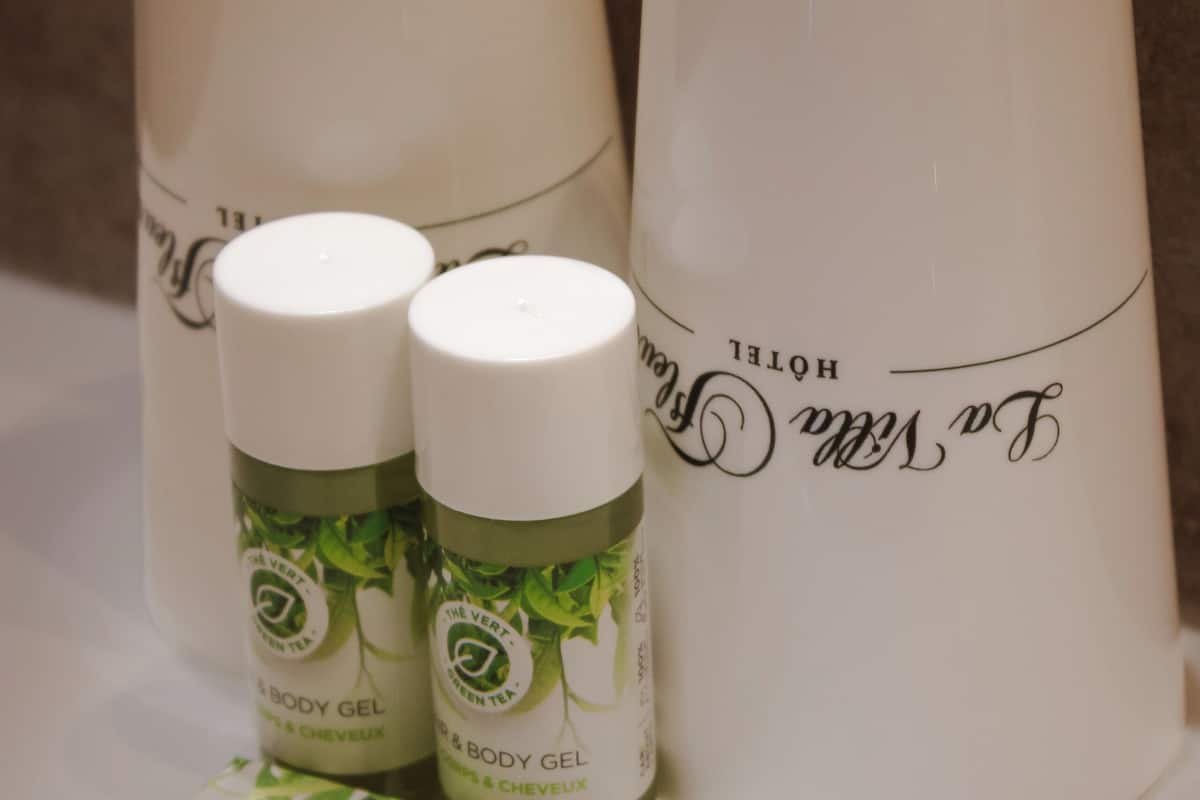double room, 1 double bed, private bathroom | bathroom | free toiletries, hair dryer, towels