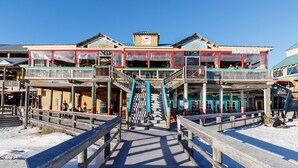 Exterior - IP 415: Sun, Sand, and Sophistication! Your Perfect Beachfront Escape! (Fort Walton Beach)