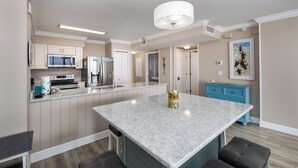 Coffee/tea maker, fridge, microwave, oven - IP 415: Sun, Sand, and Sophistication! Your Perfect Beachfront Escape! (Fort Walton Beach)