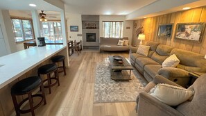 TV, fireplace, DVD player, offices - 101 Premium by RedAwning (Mammoth Lakes)