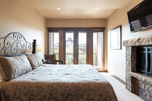 3 dormitorios, tabla de planchar con plancha, wifi gratis y ropa de cama