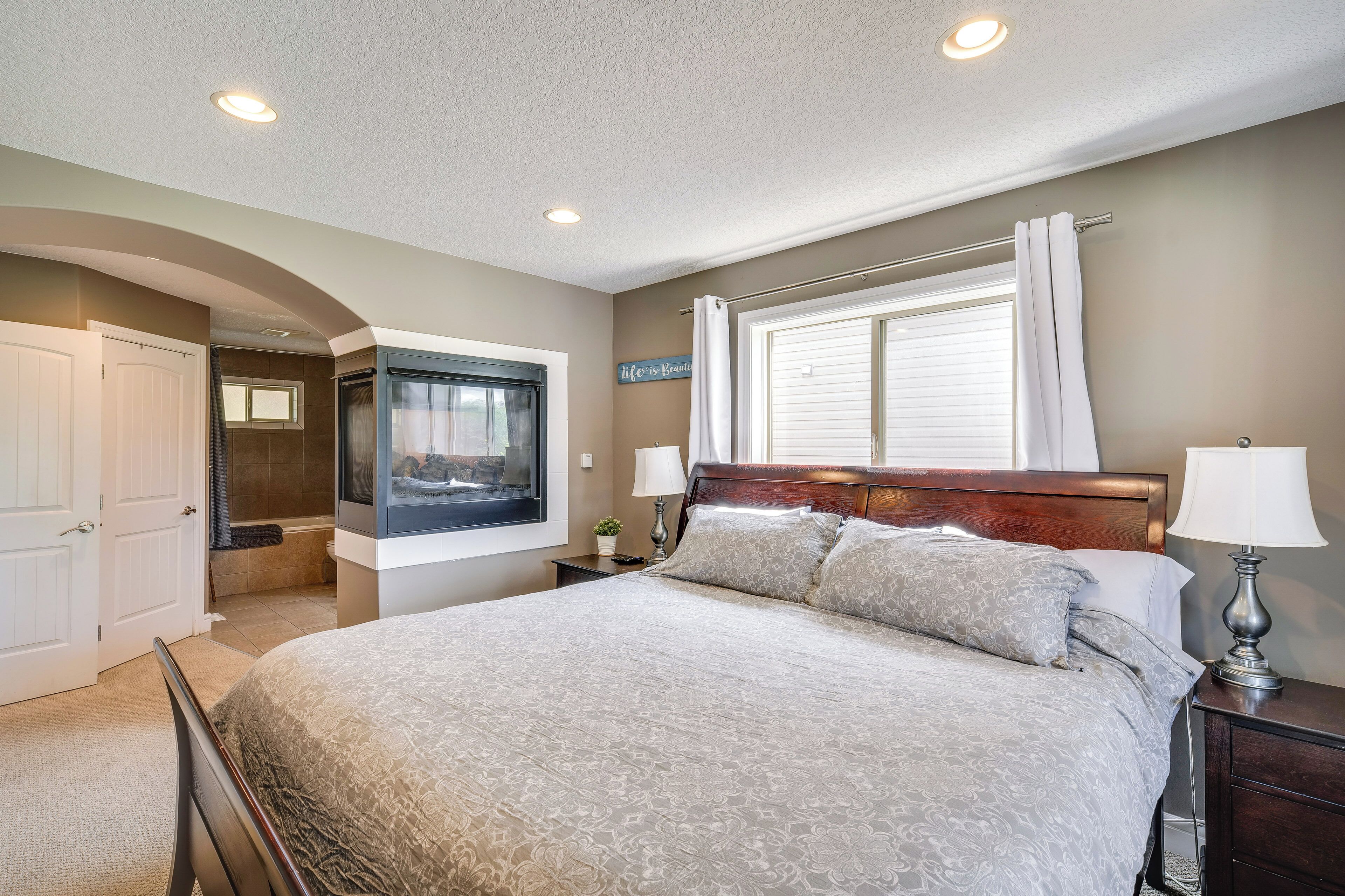 3 bedrooms, internet, bed sheets