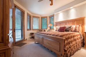 4 bedrooms, iron/ironing board, WiFi, bed sheets - CX336 | Steps from the Slopes | Hot Tub | Winter Shuttle (Steamboat Springs)