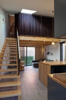 标准复式, 1 间卧室 | 起居区 | 50-英寸纯平电视 （配备有线频道）、电视