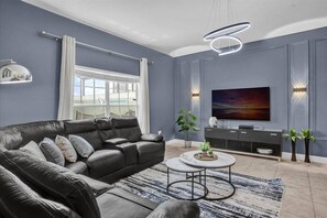 TV - 5 Bedrooms/ 4 Bathrooms/ Paradise Palms (8869 CP) (Kissimmee)