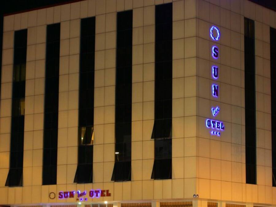 Façade de lâhĂ©bergement - soirĂ©e/nuit