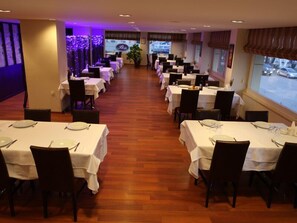 Breakfast, lunch and dinner served - Sun Inn Hotel (Iskenderun)