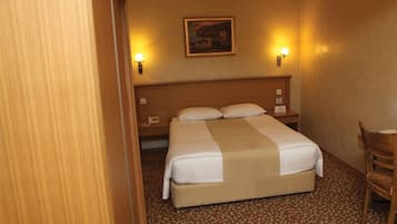 Double Room | Minibar, desk, free WiFi