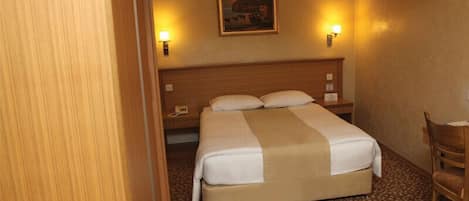 Double Room | Minibar, desk, free WiFi