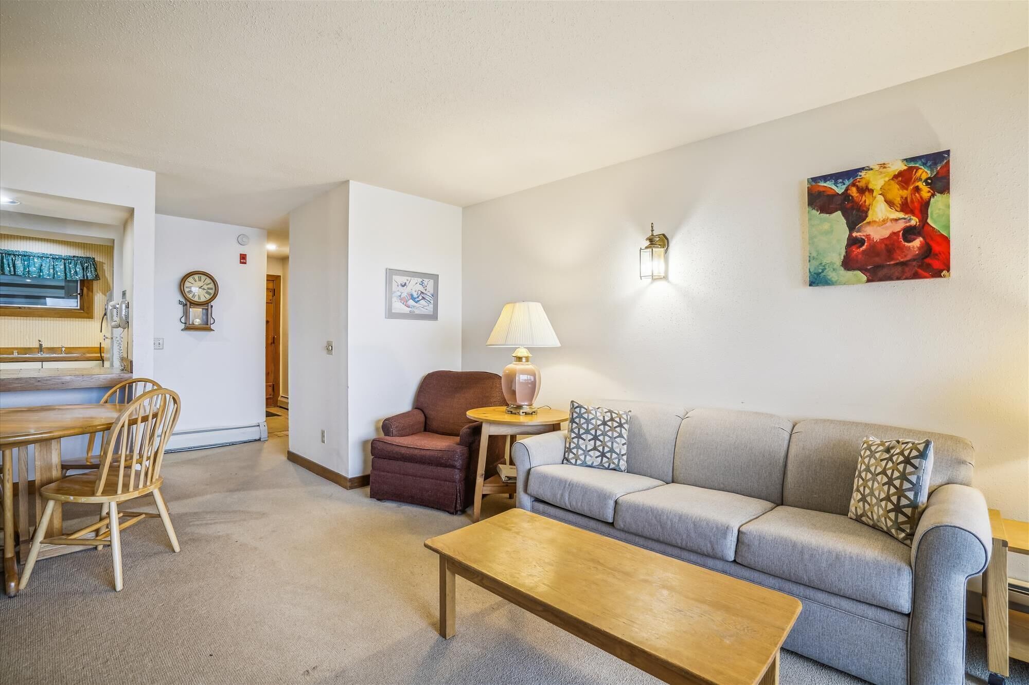 Televisión y chimenea 