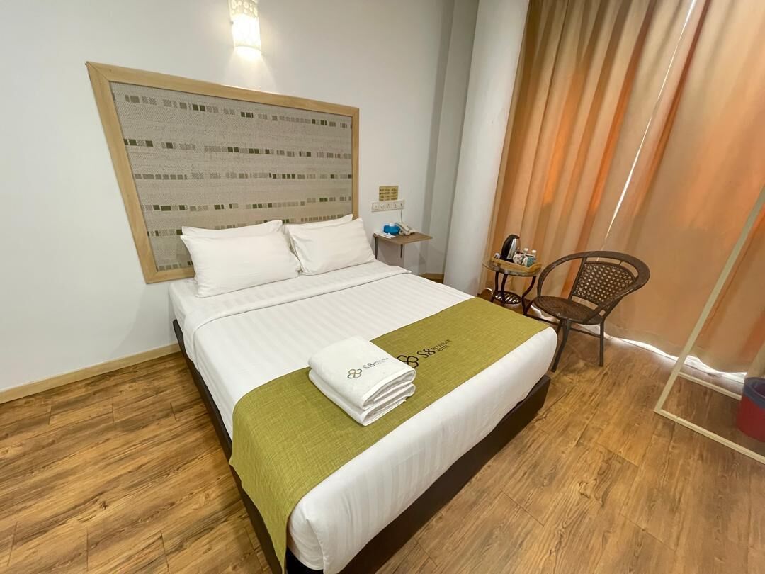 Deluxe Double Room | Desk, iron/ironing board, free WiFi, bed sheets