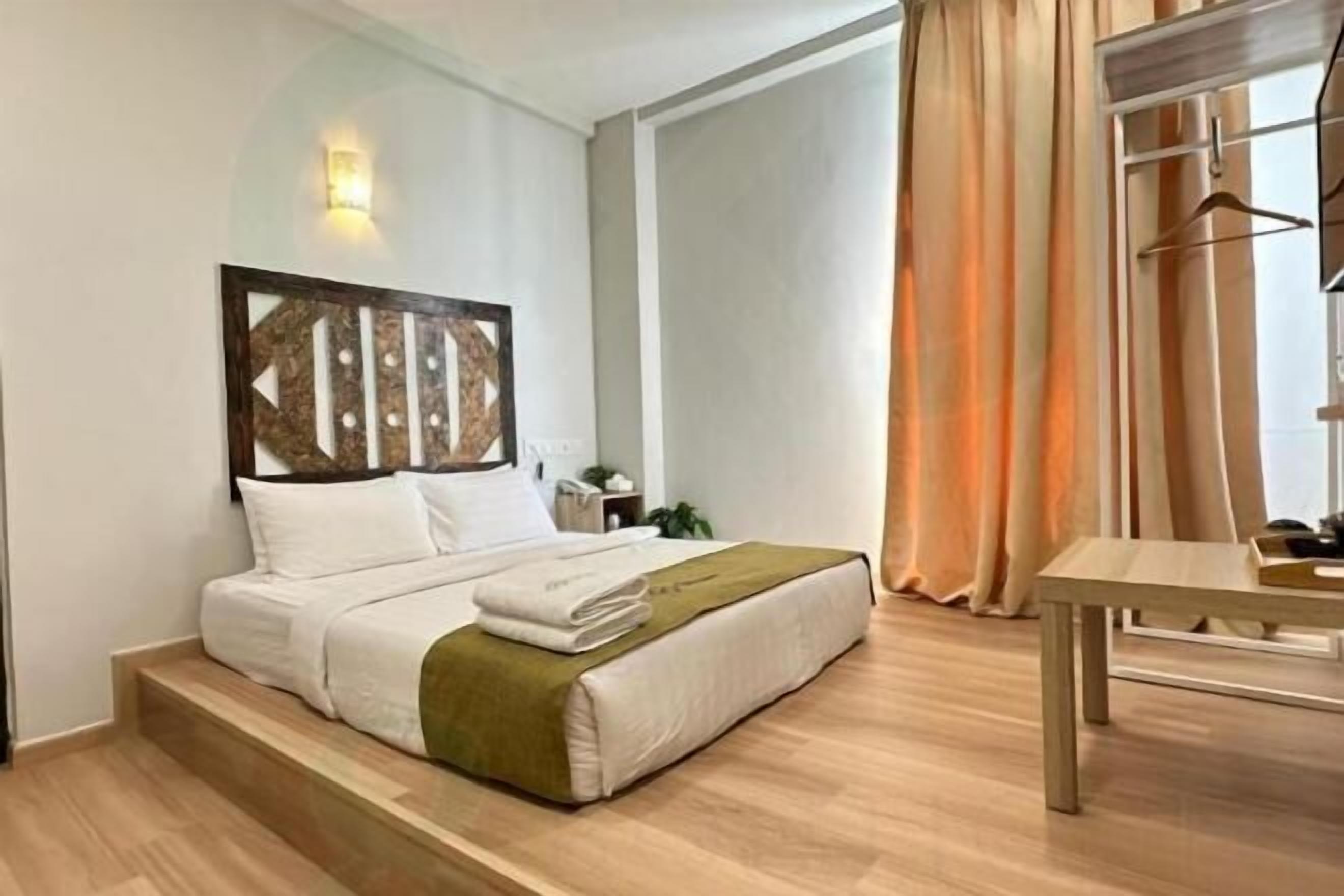 Bureau, fer et planche à repasser, Wi-Fi gratuit, draps fournis