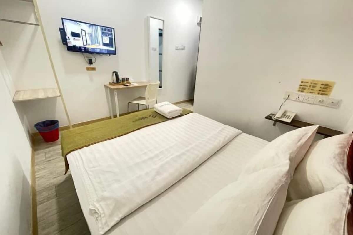 Desk, iron/ironing board, free WiFi, bed sheets