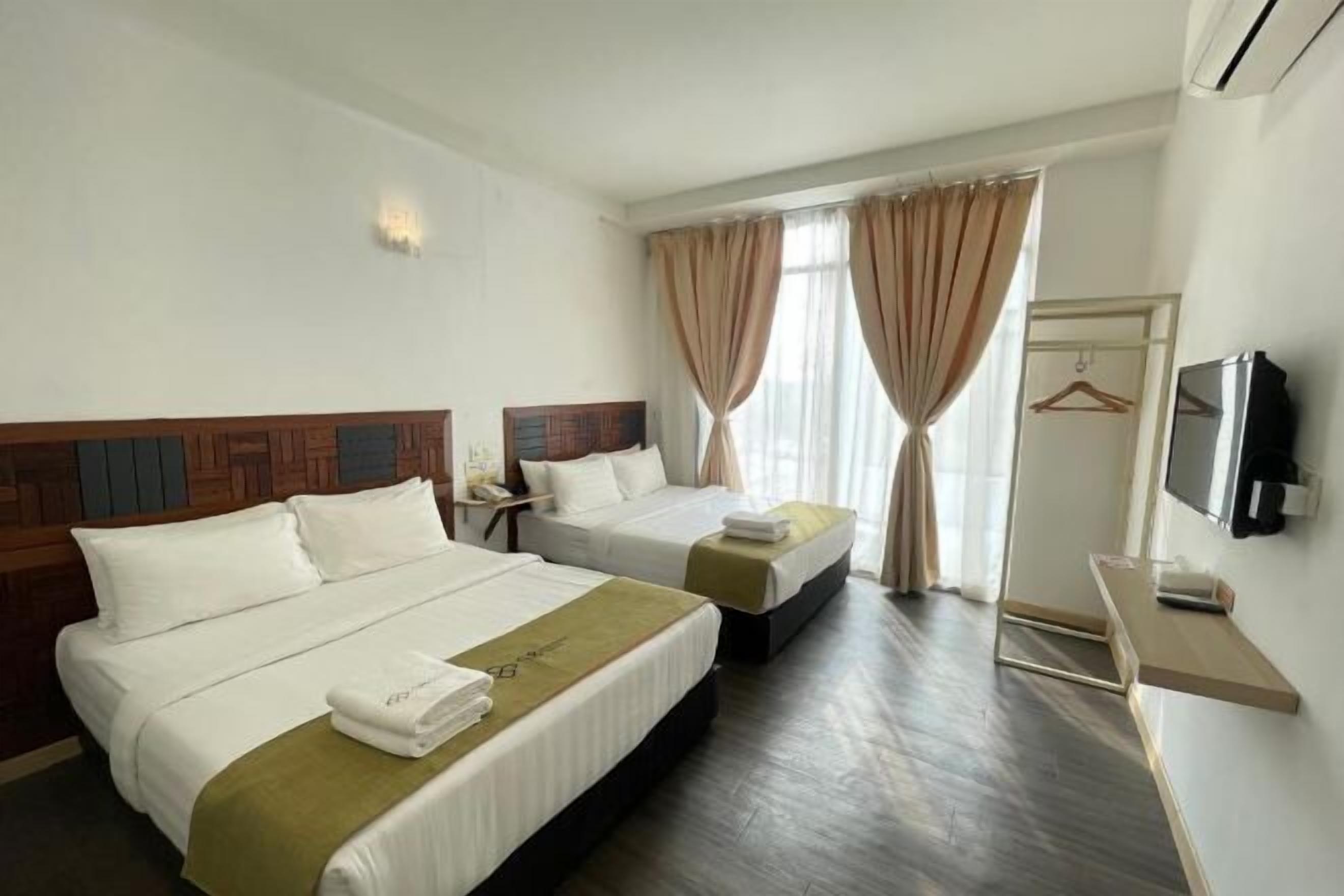 Skrivebord, strykejern/-brett, wi-fi (inkludert) og sengetøy