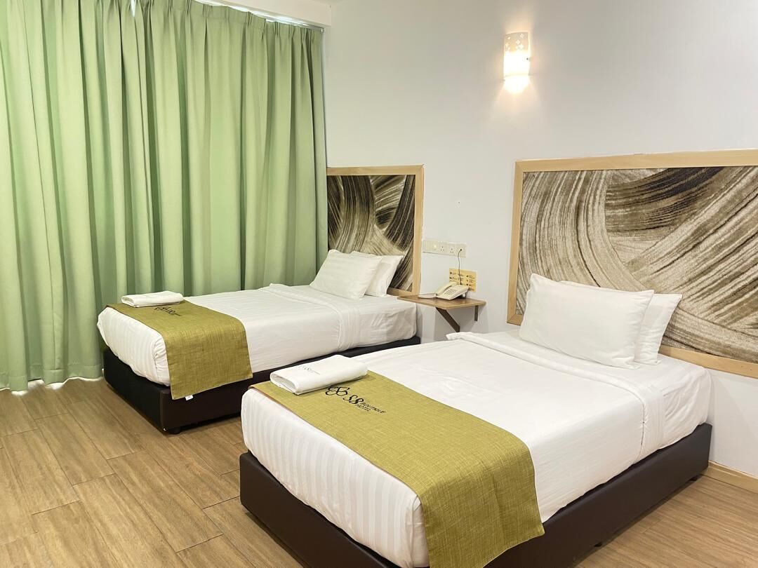 Deluxe Twin Room | Desk, iron/ironing board, free WiFi, bed sheets