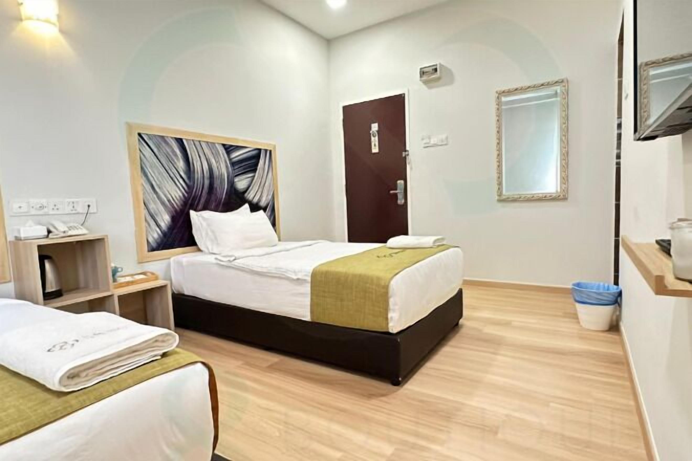 Bureau, fer et planche à repasser, Wi-Fi gratuit, draps fournis