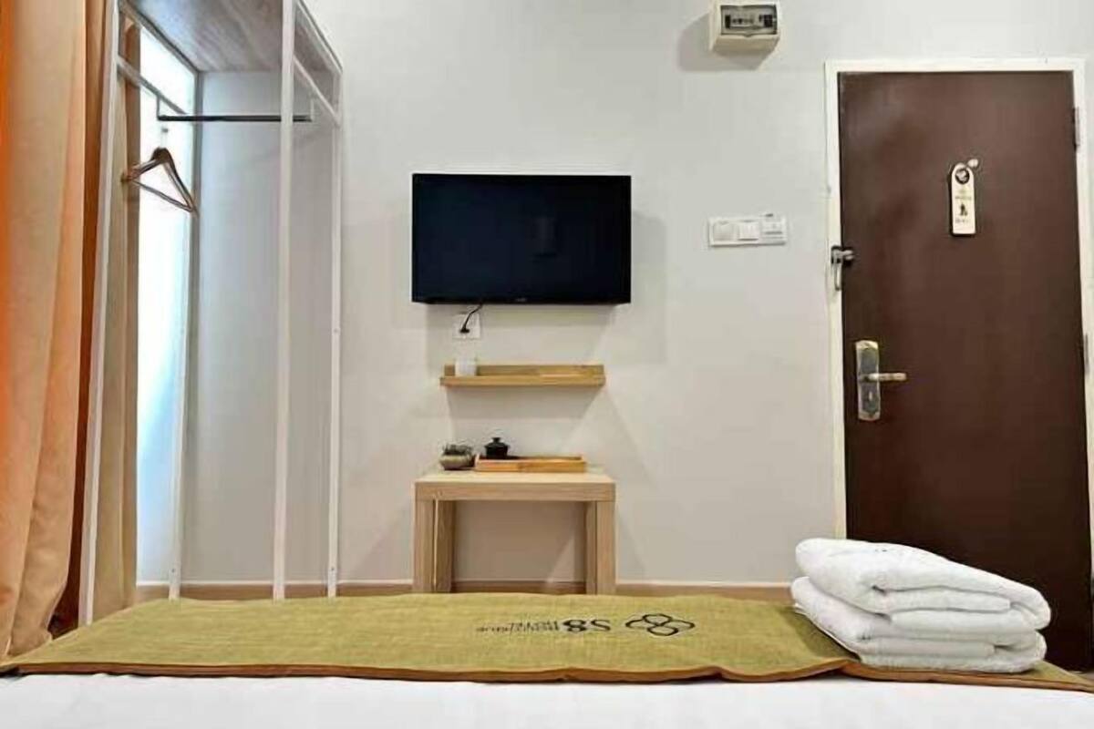 Desk, iron/ironing board, free WiFi, bed sheets