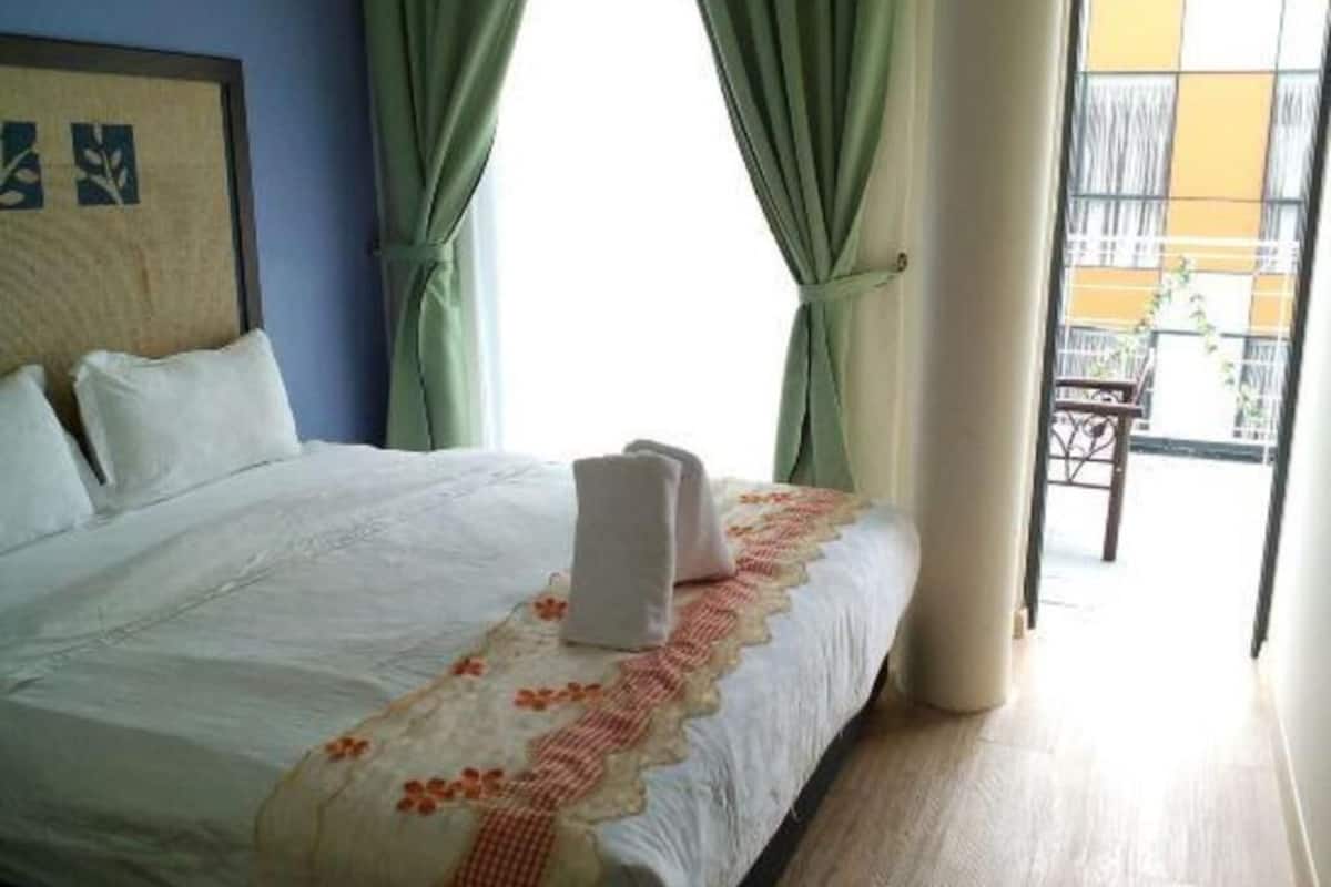 Desk, iron/ironing board, free WiFi, bed sheets