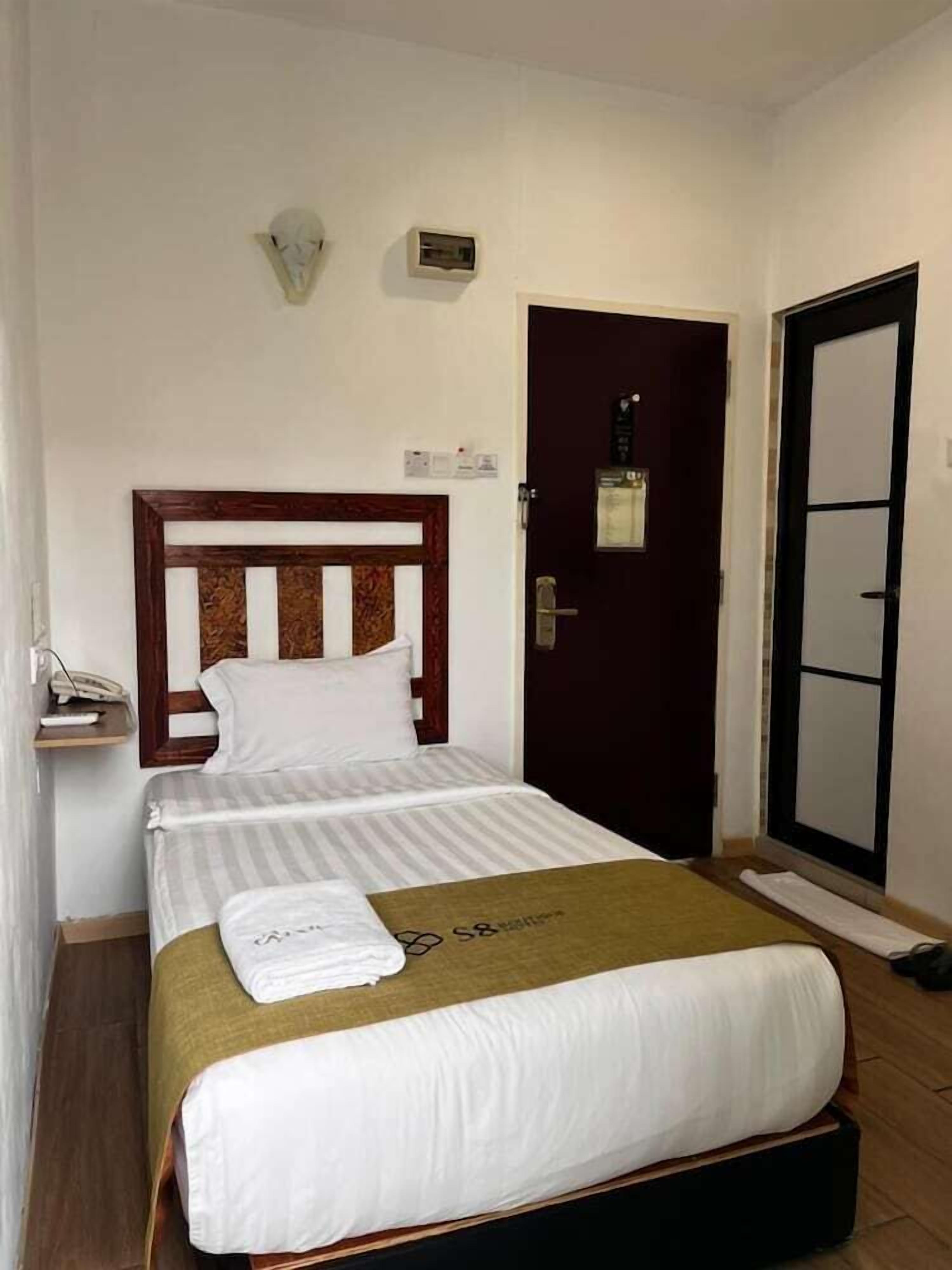 Desk, iron/ironing board, free WiFi, bed sheets