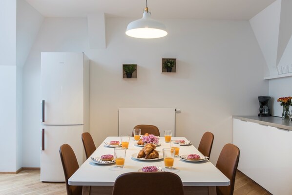 Elite-Loft, 2 Schlafzimmer, eigenes Bad (   26) | Essbereich im Zimmer