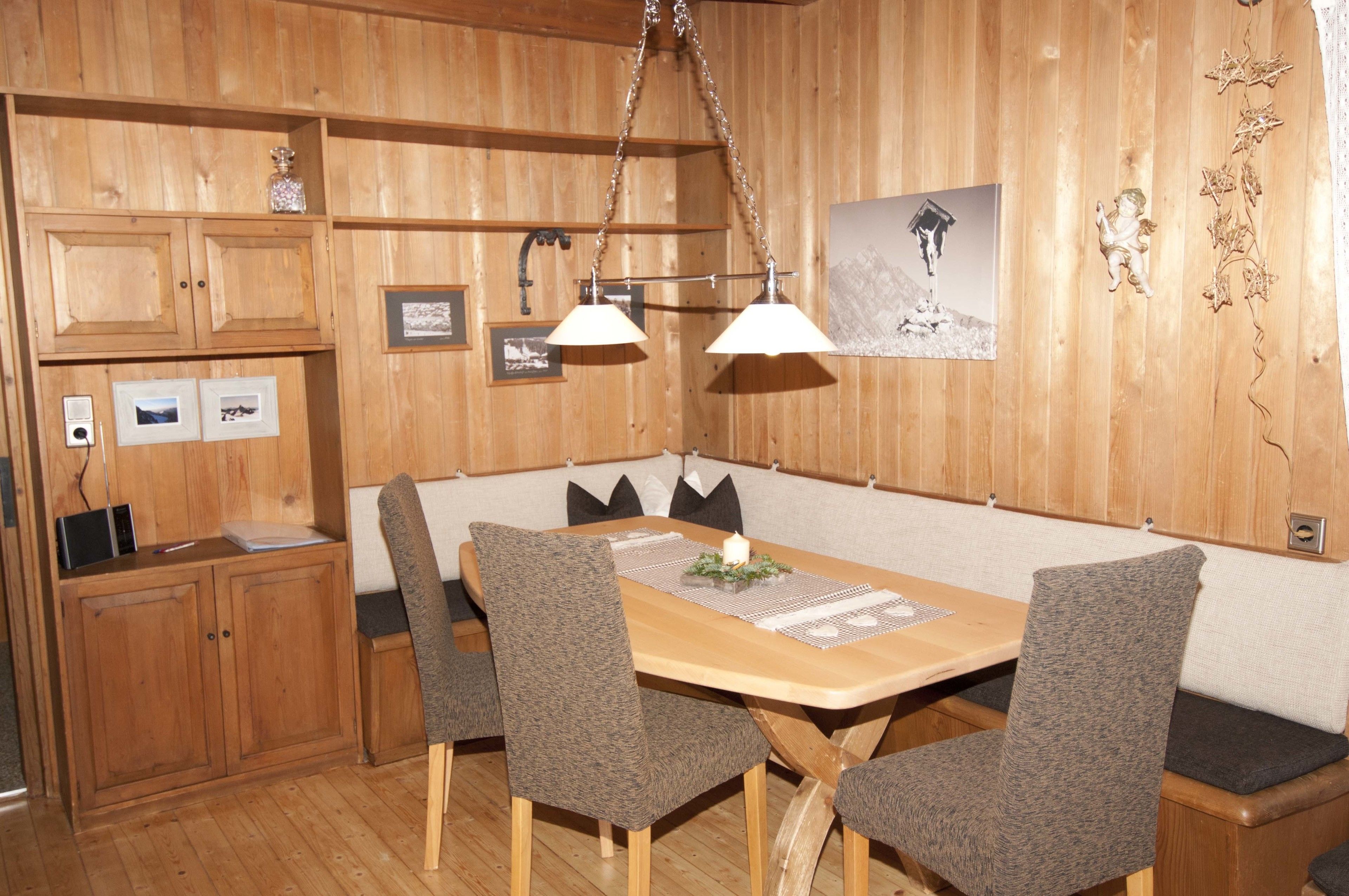 Comfort Chalet, 2 Bedrooms, Mountain View, Mountainside | In-room dining